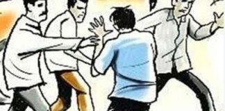Crime News: रांची में SUV सवार बदमाशों ने युवक का किया अपहरण, नग्न वीडियो बनाकर दी वायरल करने की धमकी Crime News: रांची में SUV सवार बदमाशों ने युवक का किया अपहरण, नग्न वीडियो बनाकर दी वायरल करने की धमकी
