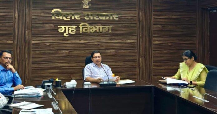 Bihta Airport: विमानों के सुचारू परिचालन में आ रही दिक्कतें जल्द होंगी दूर, अधिकारियों को निर्देश