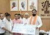 Bihar Flood Relief: बाढ़ प्रभावितों की मदद के लिए 3 करोड़ रुपये, CM सम्राट चौधरी को सौंपा चेक