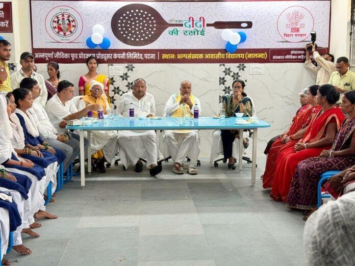 Nalanda Didi Ki Rasoi: नालंदा में 300 छात्रों के लिए शुरू हुई ‘दीदी की रसोई’, जानिए कौन संभालेगा भोजन की जिम्मेदारी