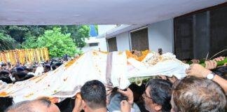 अंतिम यात्रा में भावुक हुए हेमंत सोरेन