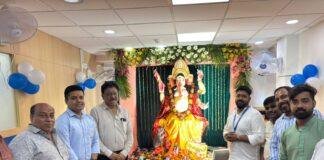 Muzaffarpur HDFC Bank Ganesh Puja: मुजफ्फरपुर में HDFC बैंक शाखा में गूंजे गणपति बप्पा के जयकारे, पूजा के बाद हुआ भंडारा Muzaffarpur HDFC Bank में गणेश पूजा, जयकारों से गूंजा परिसर