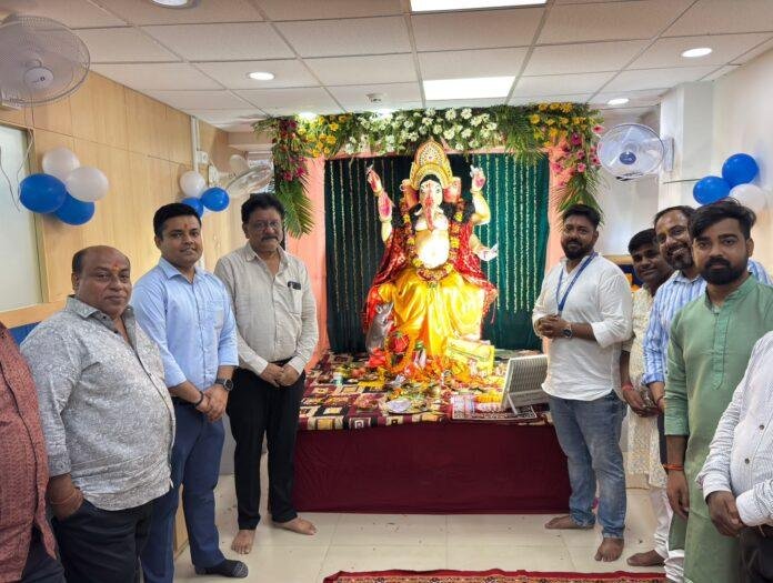 Muzaffarpur HDFC Bank में गणेश पूजा, जयकारों से गूंजा परिसर