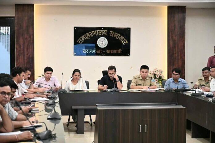Saraikela Durga Puja 2026: दुर्गा पूजा को लेकर शांति समिति की बैठक, सुरक्षा और ट्रैफिक पर खास निर्देश