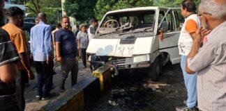 Jamshedpur School Van Accident: टेल्को में डिवाइडर से टकराई बच्चों से भरी वैन, 15 घायल Jamshedpur School Van Accident: टेल्को में डिवाइडर से टकराई बच्चों से भरी वैन, 15 घायल