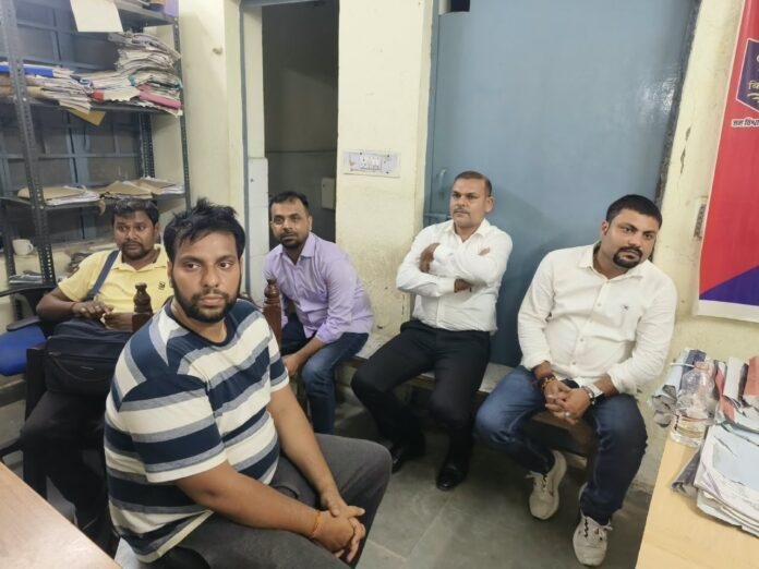 Motihari Bank Staff Liquor Party: मोतिहारी में कथित शराब पार्टी, PNB के चार कर्मियों समेत पांच गिरफ्तार