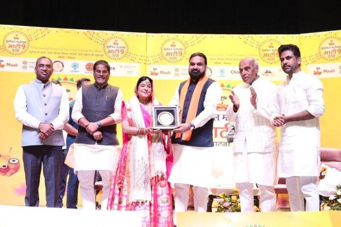 Mati Purvanchal Mahotsav: सीएम सम्राट चौधरी ने पूर्वांचल की विभूतियों को किया सम्मानित