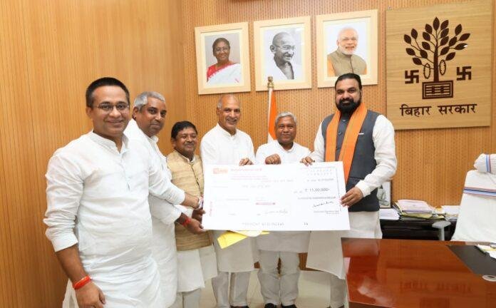 HAM Secular Relief Fund: हम सेक्युलर ने दिए 11 लाख रुपये, सांसदों-विधायकों ने भी दान किया एक माह का वेतन