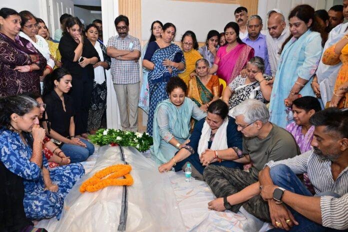 Trisha Singh Last Rites: मंत्री दीपिका पांडेय सिंह की बेटी तृषा सिंह पंचतत्व में विलीन, पिता ने दी मुखाग्नि
