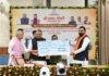 Bihar Flood Relief Fund: बाढ़ प्रभावितों की मदद के लिए 4.5 करोड़ का योगदान, जानिए किन दो निगमों ने सौंपे चेक