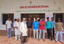Sarath Circle Office: सारठ अंचल कार्यालय में क्यों भड़के ग्रामीण? जाति-आवासीय प्रमाण पत्र के लिए पैसे लेने का आरोप
