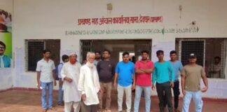 Sarath Circle Office: सारठ अंचल कार्यालय में क्यों भड़के ग्रामीण? जाति-आवासीय प्रमाण पत्र के लिए पैसे लेने का आरोप
