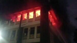 Jamshedpur LIC Building Fire: बिष्टुपुर में चौथी मंजिल पर भीषण आग, कंप्यूटर-दस्तावेज जलकर राख