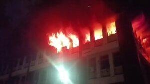 Jamshedpur LIC Building Fire: बिष्टुपुर में चौथी मंजिल पर भीषण आग, कंप्यूटर-दस्तावेज जलकर राख