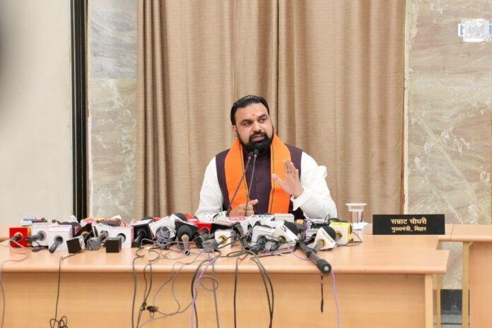 Bihar SIR: विपक्ष के आरोपों पर CM सम्राट चौधरी का पलटवार, बोले- पात्र मतदाताओं का नाम नहीं काटा गया