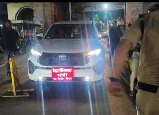 Kaimur Bike Rider Minister Convoy: मंत्री का काफिला और बीच सड़क पर बाइक, चालान से नाराज युवक ने ऐसे जताया विरोध