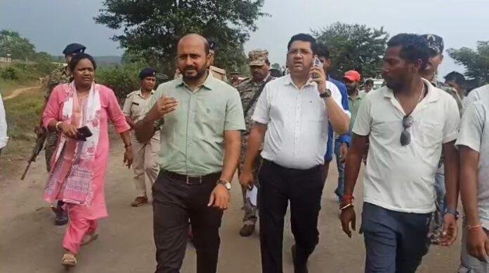Ramgarh Naya Mod Giddi Road: ग्रामीणों की शिकायत पर एक्शन, उपायुक्त ऋतुराज पहुंचे नया मोड़–गिद्दी सड़क