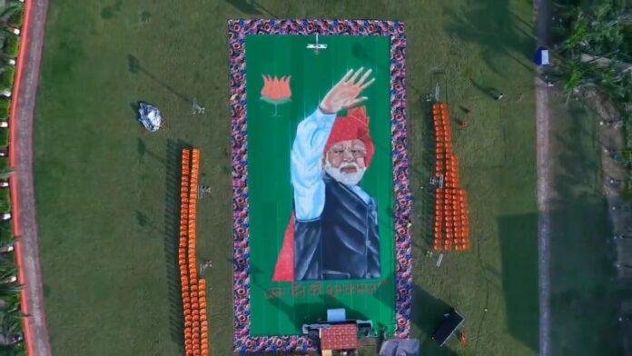 Koderma PM Modi Mosaic: कोडरमा में अनोखे अंदाज में PM मोदी का Birthday, 1.5 लाख दीयों से बनी मोजेक तस्वीर