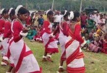Karma Mahotsav Koderma: मांदर की थाप पर झूम उठा जामु खाड़ी मैदान, करमा महोत्सव में दिखी आदिवासी संस्कृति की झलक