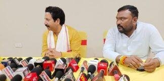 Giridih Road Show: नवरात्रि के दूसरे दिन मनोज तिवारी और सौंदर्य शर्मा का रोड शो, उपचुनाव के बीच गरमाई सियासत
