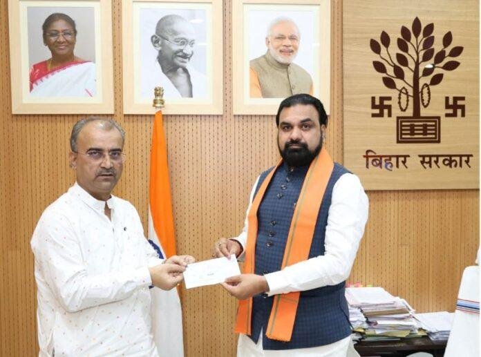 Bihar News: मुख्यमंत्री राहत कोष में 5 लाख रुपये देगा इंडियन मोशन पिक्चर प्रोडक्शन एसोसिएशन, मंगल पाण्डेय ने भी दिया एक माह का वेतन