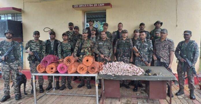 2899 Giridih Naxal Search Operation: पारसनाथ पहाड़ी से भारी मात्रा में विस्फोटक बरामद, CRPF और पुलिस की बड़ी कार्रवाई