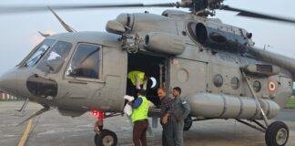 Panapur Flood Relief: सारण के पानापुर में हेलीकॉप्टर से राशन एयर ड्रॉप, अतिरिक्त पैकेट के लिए भी व्यवस्था