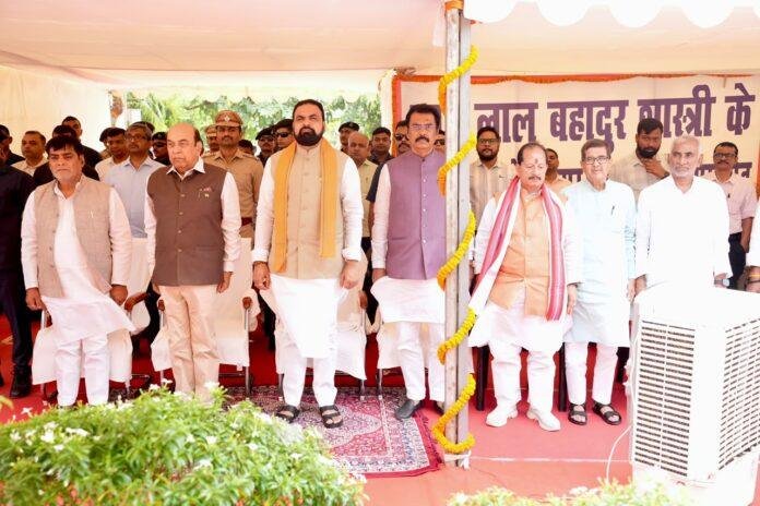 Lal Bahadur Shastri Jayanti Patna: पटना में लाल बहादुर शास्त्री की जयंती पर राज्यपाल और मुख्यमंत्री ने दी श्रद्धांजलि Lal Bahadur Shastri Jayanti Patna: पटना में लाल बहादुर शास्त्री की जयंती पर राज्यपाल और मुख्यमंत्री ने दी श्रद्धांजलि