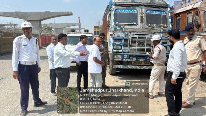 Jamshedpur Illegal Parking: जमशेदपुर में सड़क किनारे गाड़ी खड़ी करना पड़ेगा महंगा, प्रशासन ने वसूला भारी जुर्माना