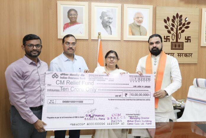 Bihar Flood Relief: बिहार बाढ़ पीड़ितों की मदद के लिए 10 करोड़ की बड़ी मदद, भवन निर्माण निगम ने CM को सौंपा चेक