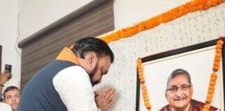 Samrat Chaudhary Tribute to RK Sinha: मुख्यमंत्री सम्राट चौधरी ने पूर्व राज्यसभा सांसद आरके सिन्हा को दी श्रद्धांजलि, परिजनों से की मुलाकात