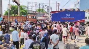 Bokaro Hydra Accident: हाइड्रा की चपेट में आने से साइकिल सवार की मौत, आक्रोशित लोगों ने किया सड़क जाम | 22Scope News Bokaro Hydra Accident 4