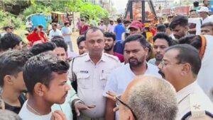 Bokaro Hydra Accident: हाइड्रा की चपेट में आने से साइकिल सवार की मौत, आक्रोशित लोगों ने किया सड़क जाम | 22Scope News Bokaro Hydra Accident 3