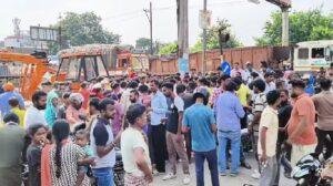 Bokaro Hydra Accident: हाइड्रा की चपेट में आने से साइकिल सवार की मौत, आक्रोशित लोगों ने किया सड़क जाम | 22Scope News Bokaro Hydra Accident