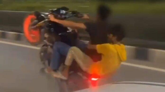 Bike Stunt FIR