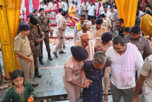 Bettiah Police News: बेतिया पुलिस ने बुजुर्गों को कराए मां दुर्गा के दर्शन, SSP कुमार गौतम की पहल की हो रही सराहना | 22Scope News Bettiah Police News 1