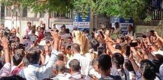 Bihar MLC Counting Centre Chaos: पटना में मतगणना केंद्र के बाहर हंगामा, वोट चोरी के लगे नारे; सड़क पर बिखरे दस्तावेज